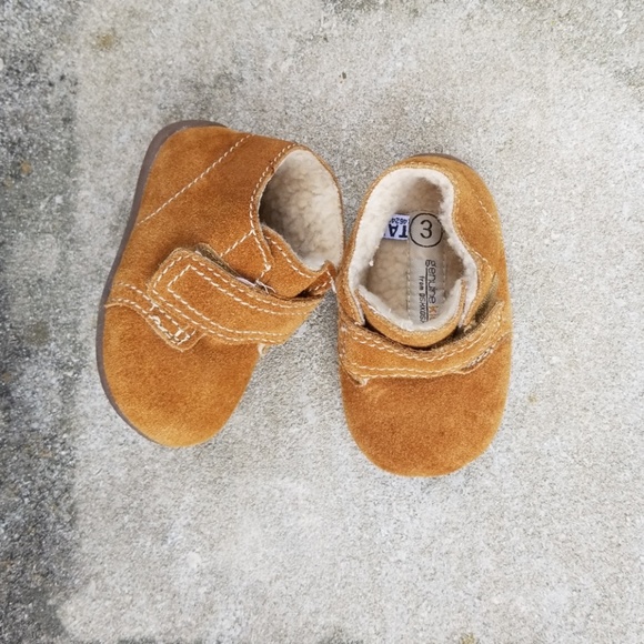 OshKosh B'gosh Other - Baby cozy shoes size 3